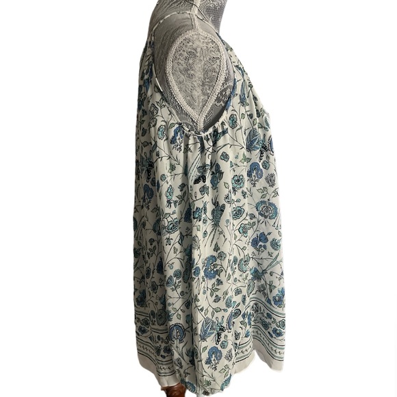 New Max Studio White Blue Floral cold shoulder Top Blouse Small long sleeve - Picture 3 of 5